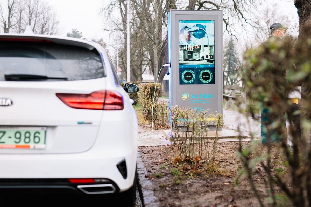 Leányfalui Termálfürdő — multimédiás Infocharger töltőberendezés
